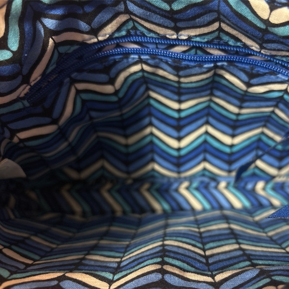 Vera Bradley Crossbody Bag with built in wallet - Blue Bayou - Picture 3 of 6